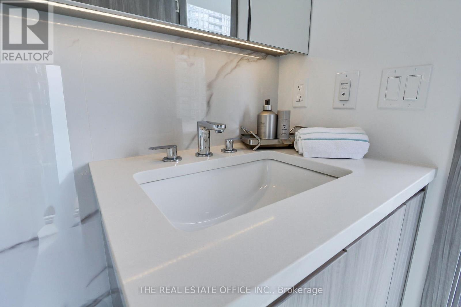 611 - 1 Concord Cityplace Way, Toronto, Ontario  M5V 0X3 - Photo 16 - C13615480