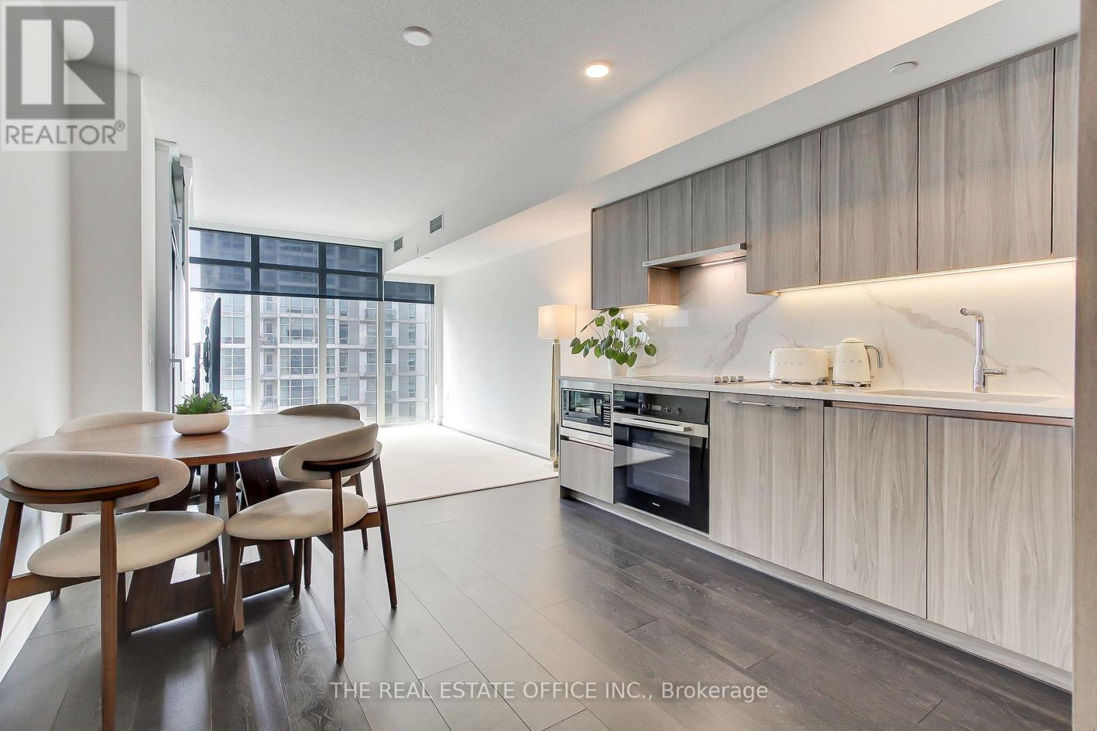 611 - 1 Concord Cityplace Way, Toronto, Ontario  M5V 0X3 - Photo 2 - C13615480