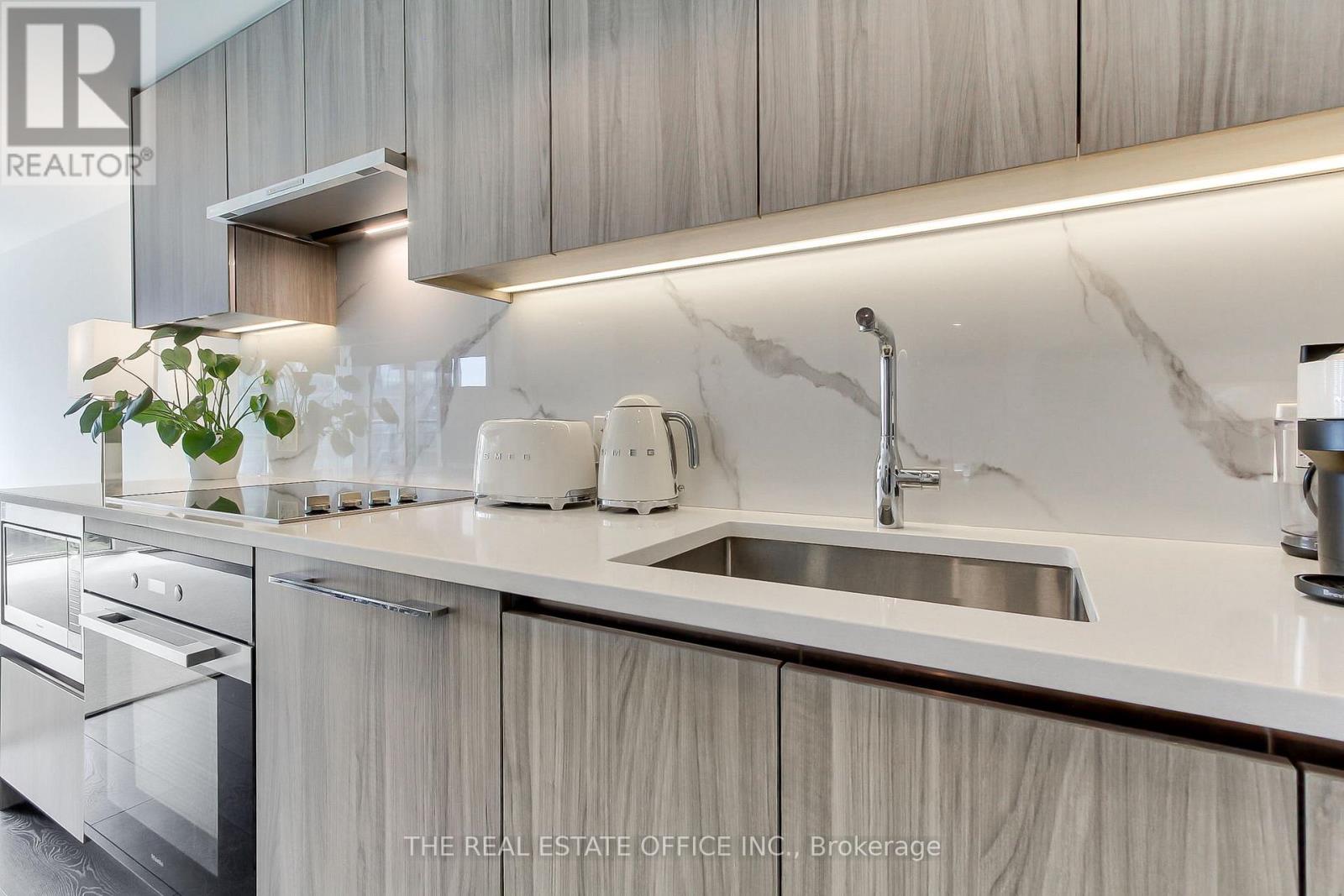 611 - 1 Concord Cityplace Way, Toronto, Ontario  M5V 0X3 - Photo 4 - C13615480