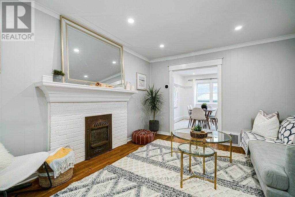212 Lawlor Avenue, Toronto, Ontario  M4E 3M1 - Photo 3 - E13615426
