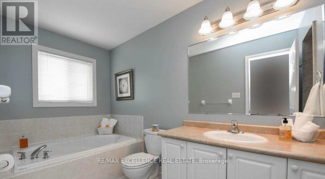 17 Fallstar Crescent, Brampton, Ontario  L7A 2J5 - Photo 13 - W13615460