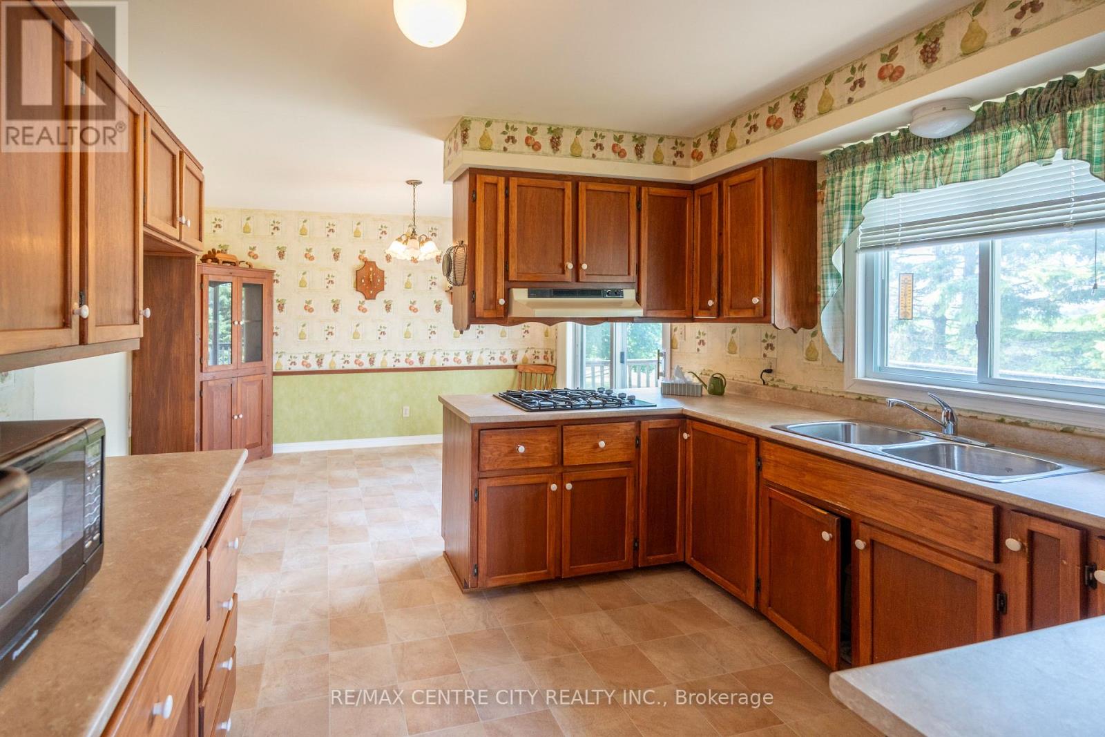 4943 Falconbridge Drive, Southwest Middlesex, Ontario  N0L 1A0 - Photo 15 - X13615566