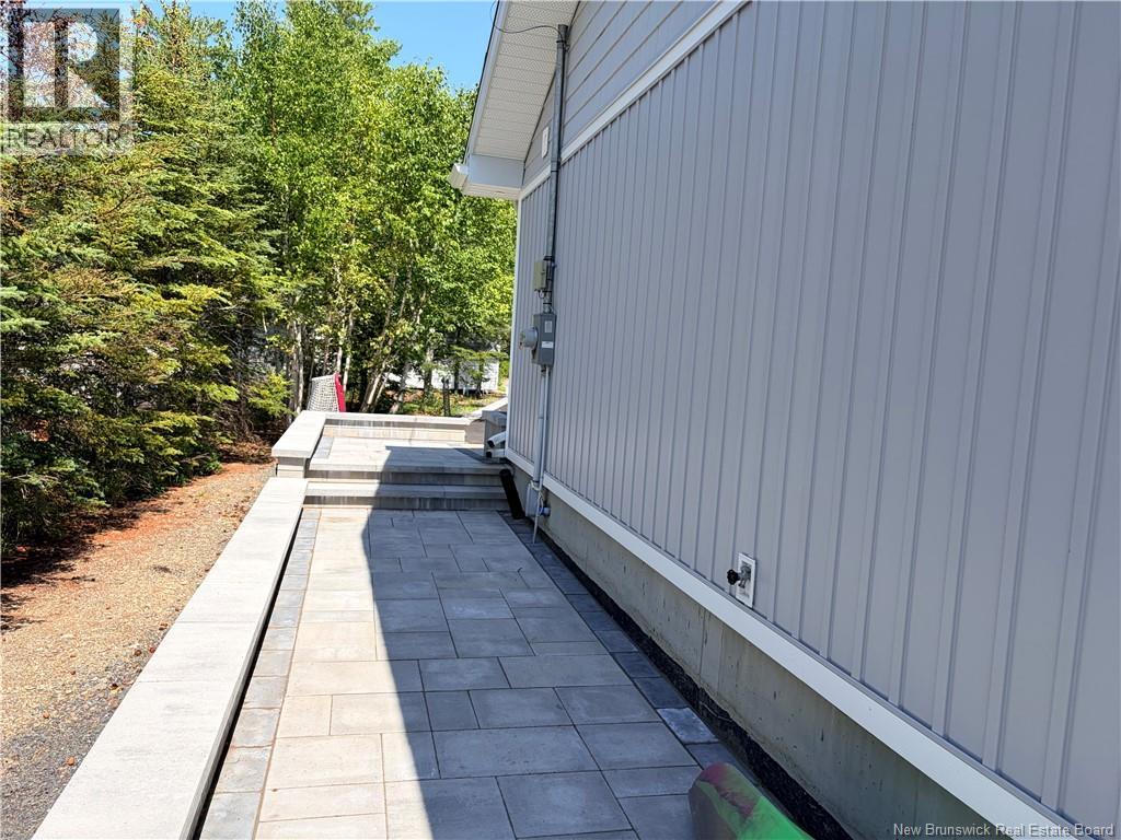 1635 Queen Elizabeth Drive, Bathurst, New Brunswick  E2A 2V7 - Photo 9 - NB144857
