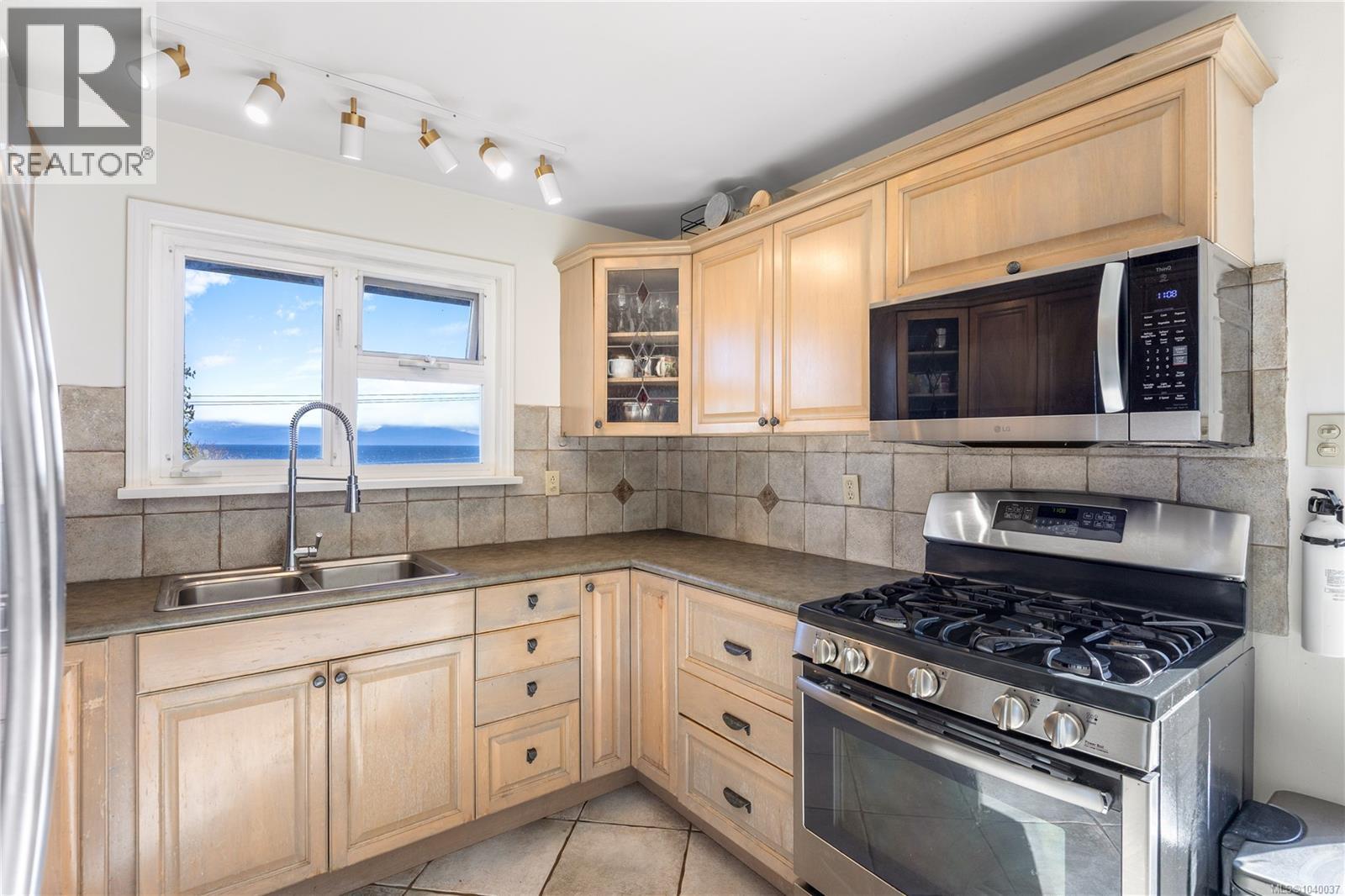 3971 Hammond Bay Rd, Nanaimo, British Columbia  V9T 1G4 - Photo 6 - 1040037
