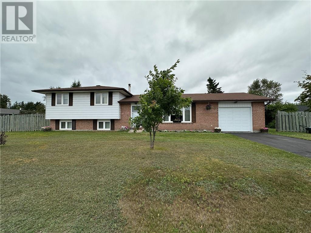 2 Aspen Court, Capreol, Ontario  P0M 1H0 - Photo 1 - 2129519