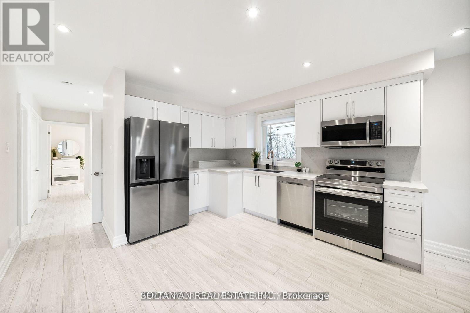 Main Floor - 71 Centre Avenue, Toronto, Ontario  M2M 2L4 - Photo 9 - C13615728