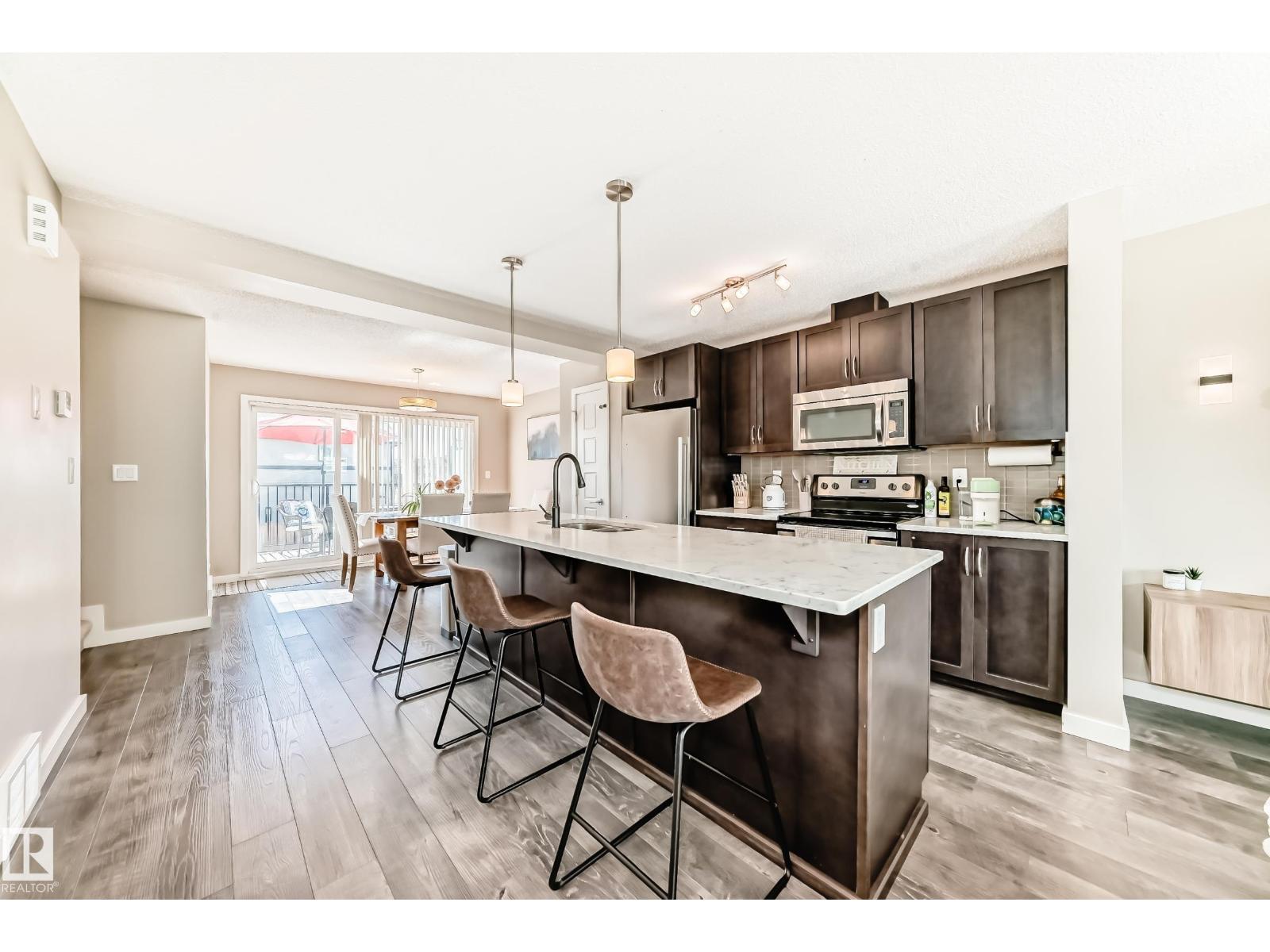 3346 15A AV NW, Edmonton, Alberta