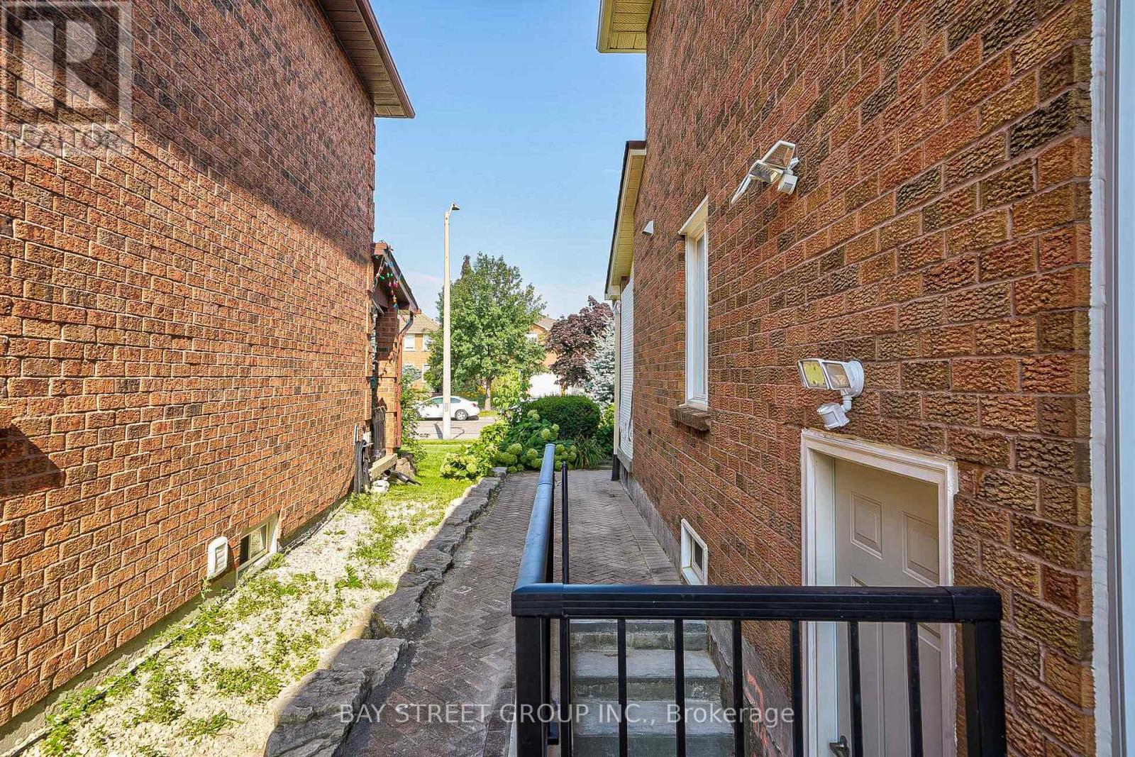 Room A - 169 Killian Road, Vaughan, Ontario  L6A 1A8 - Photo 4 - N13615652
