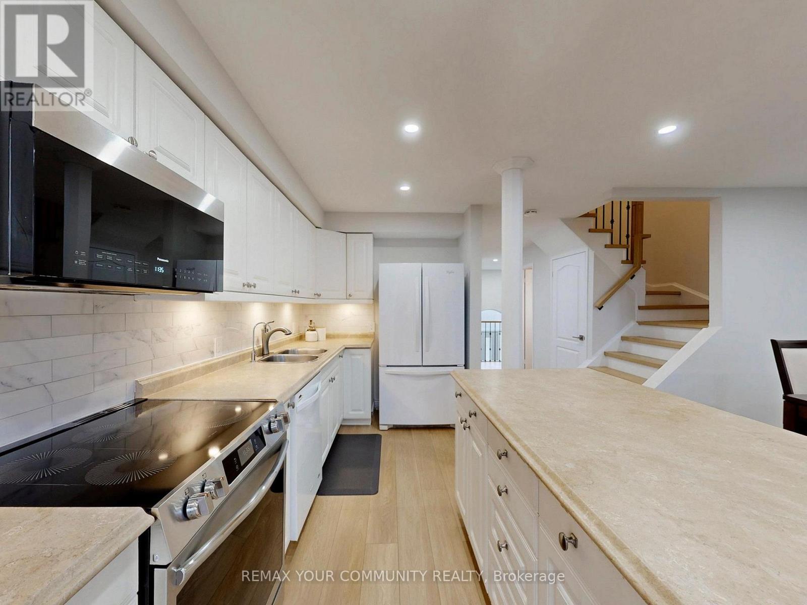 281 Ferndale Drive S, Barrie (Ardagh), Ontario  L4N 8K1 - Photo 10 - S13615718