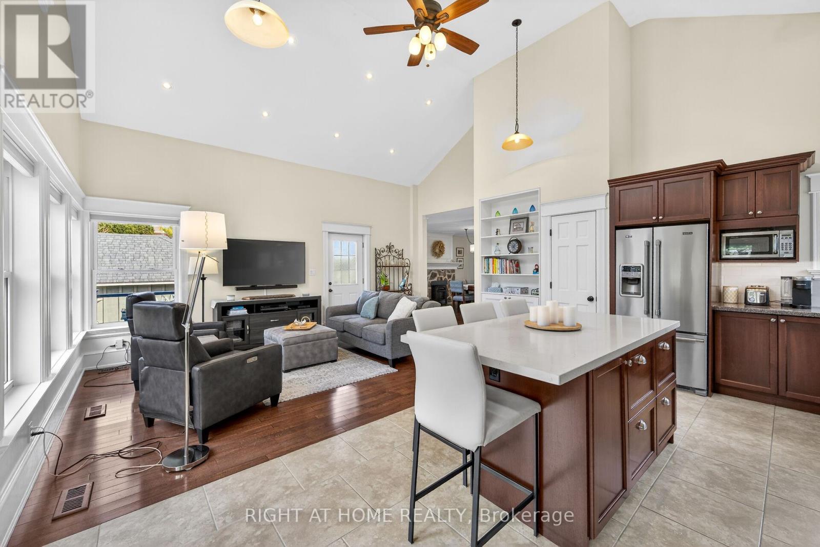 46 Bay Street, Mississauga (Port Credit), Ontario  L5H 1C3 - Photo 11 - W13615688