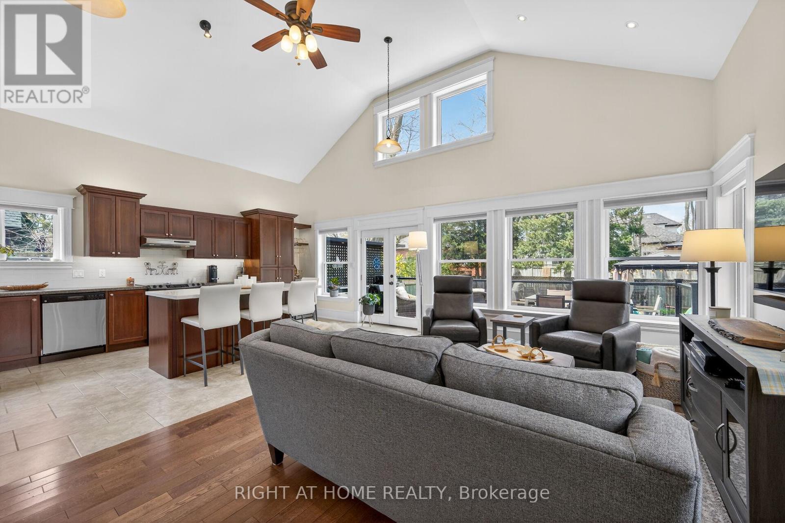 46 Bay Street, Mississauga (Port Credit), Ontario  L5H 1C3 - Photo 4 - W13615688