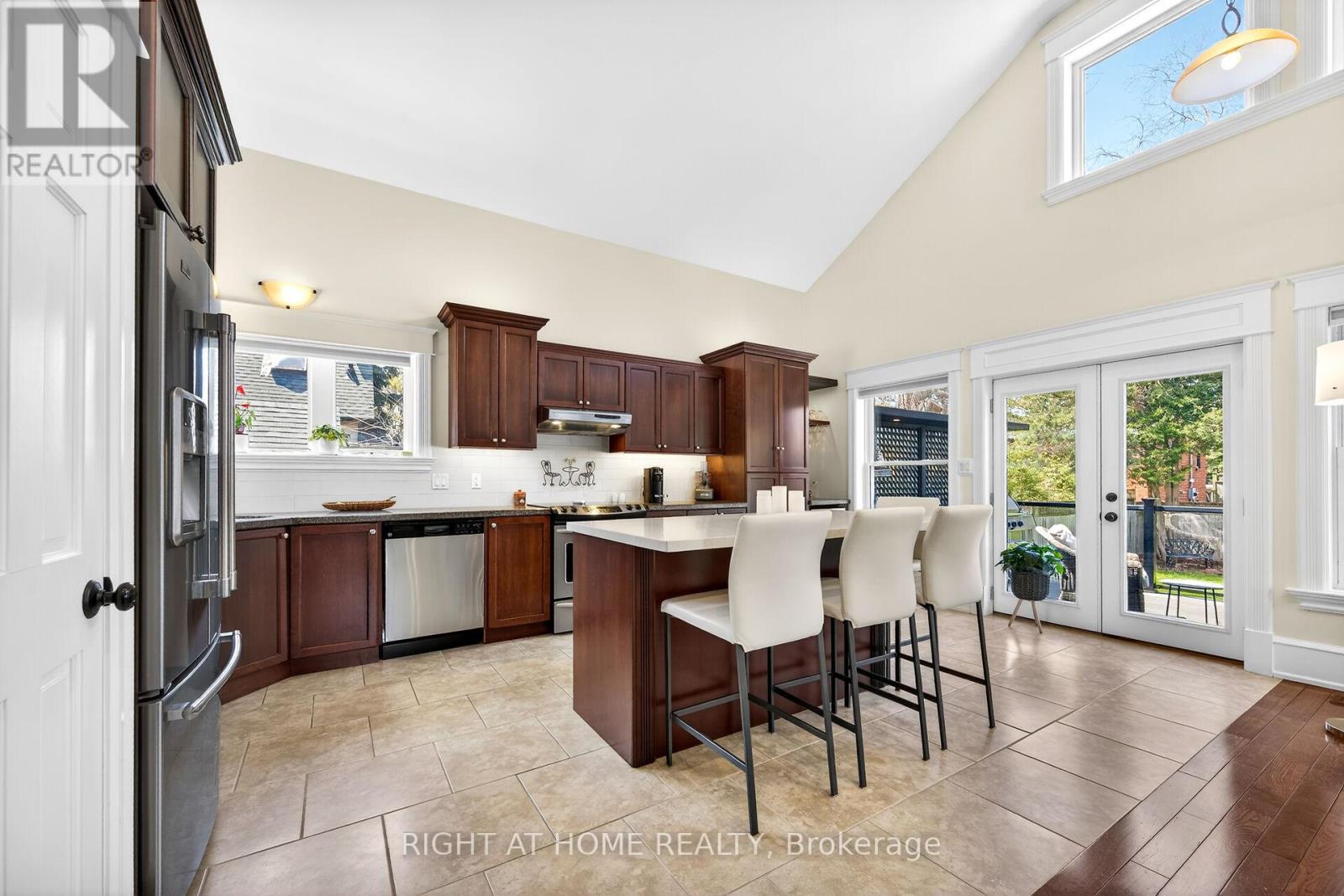 46 Bay Street, Mississauga (Port Credit), Ontario  L5H 1C3 - Photo 5 - W13615688