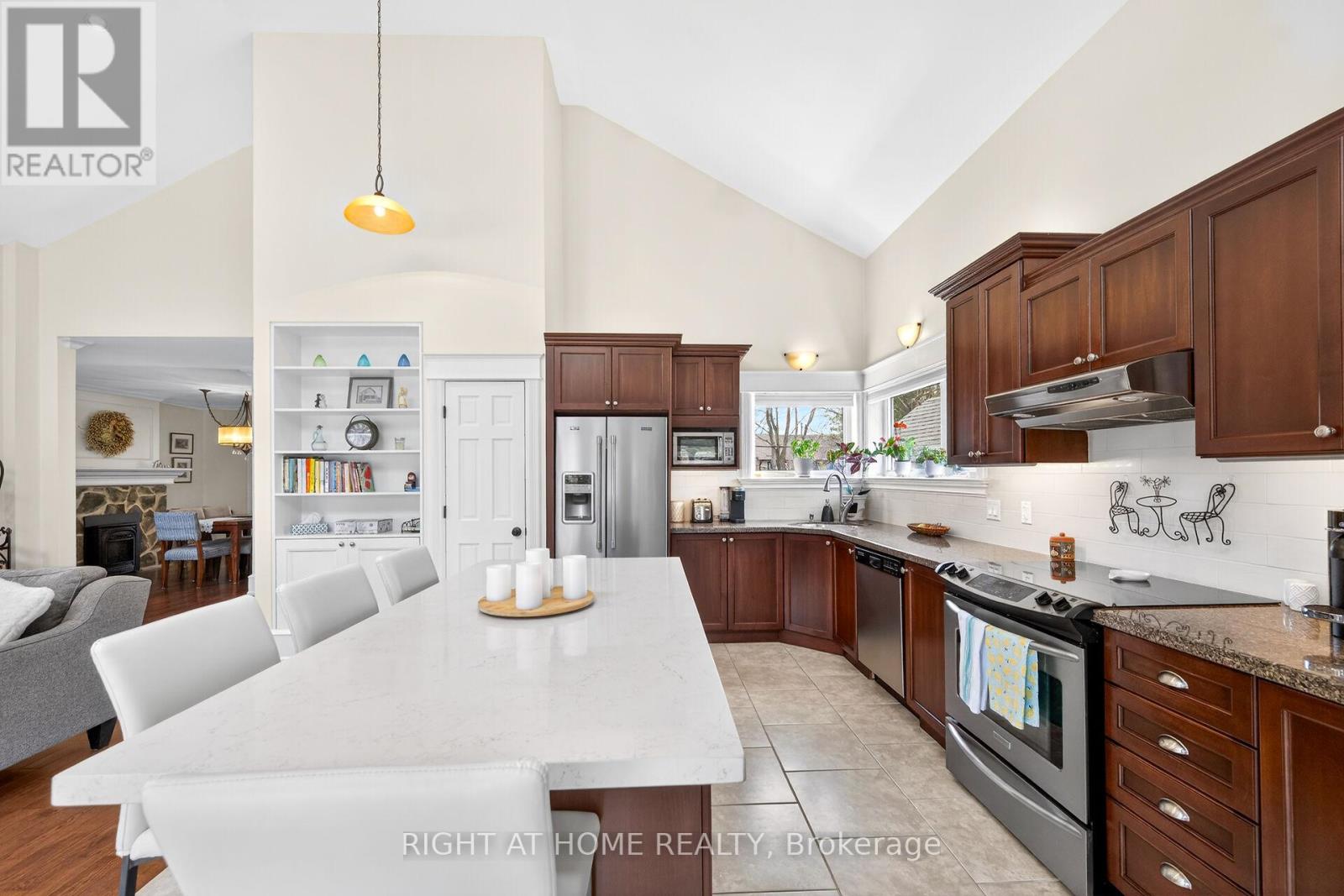 46 Bay Street, Mississauga (Port Credit), Ontario  L5H 1C3 - Photo 8 - W13615688