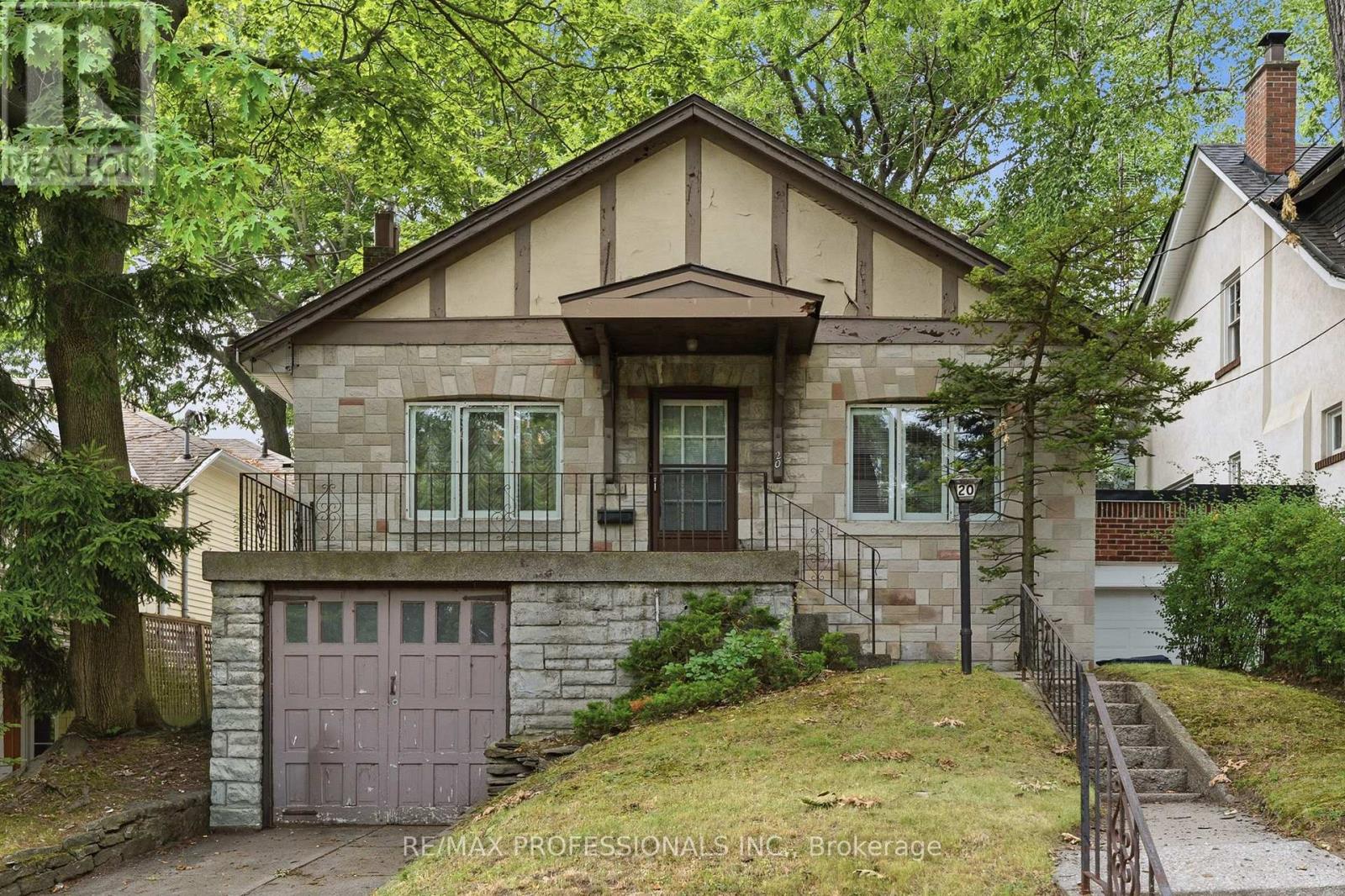 20 FALLINGBROOK ROAD, Toronto, Ontario