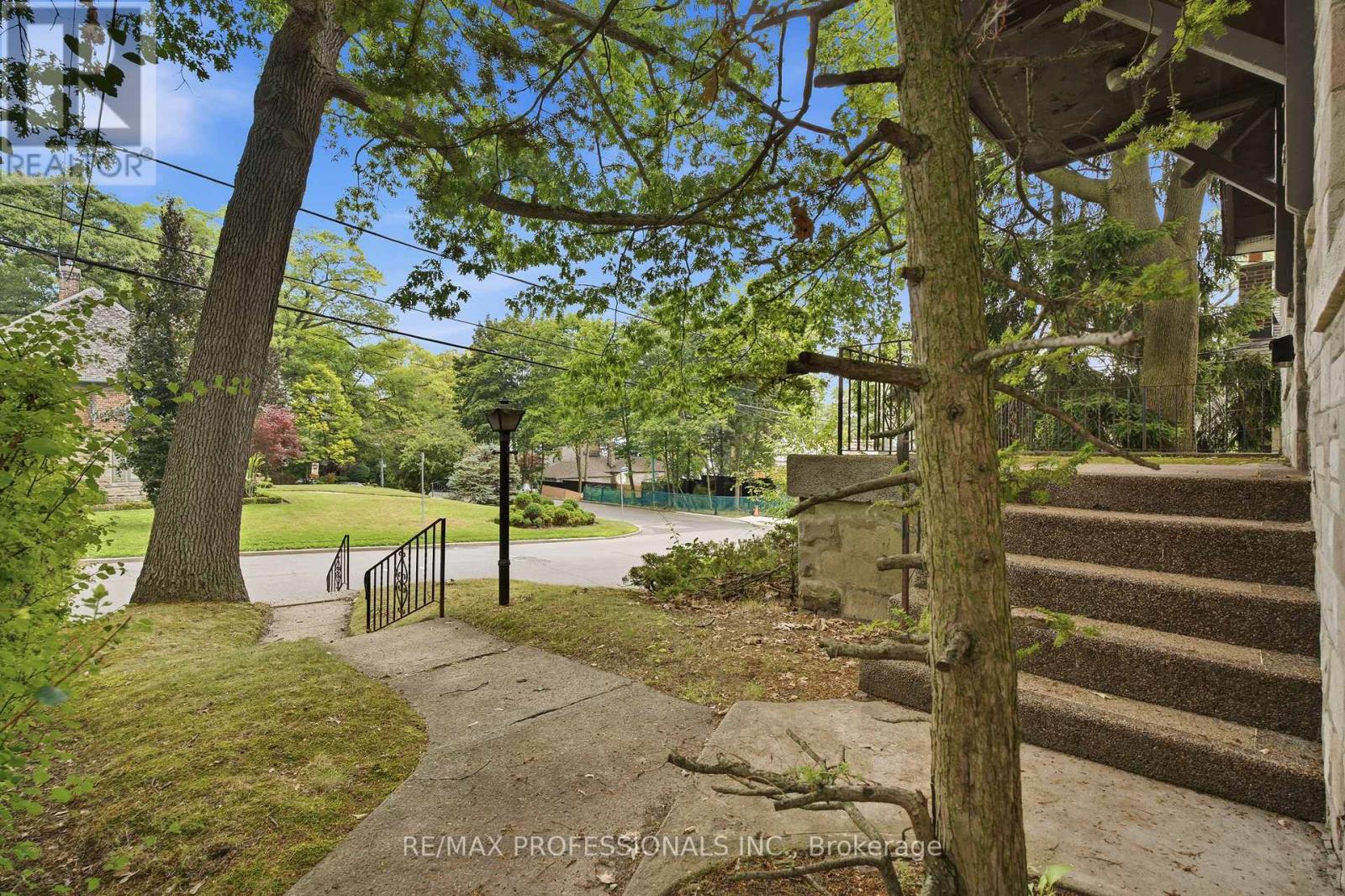 20 Fallingbrook Road, Toronto, Ontario  M1N 2T4 - Photo 5 - E13611906