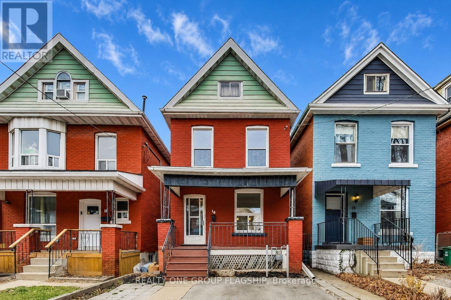 16 HUNTLEY STREET, Hamilton, Ontario