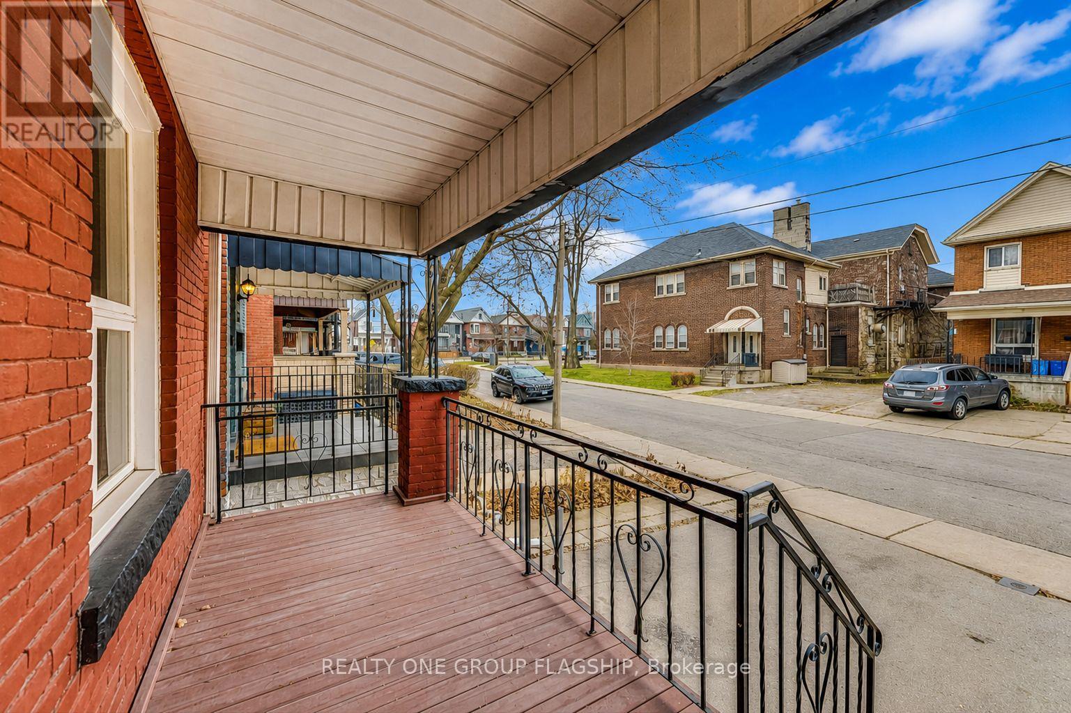 16 Huntley Street, Hamilton, Ontario  L8L 5X7 - Photo 4 - X13615692