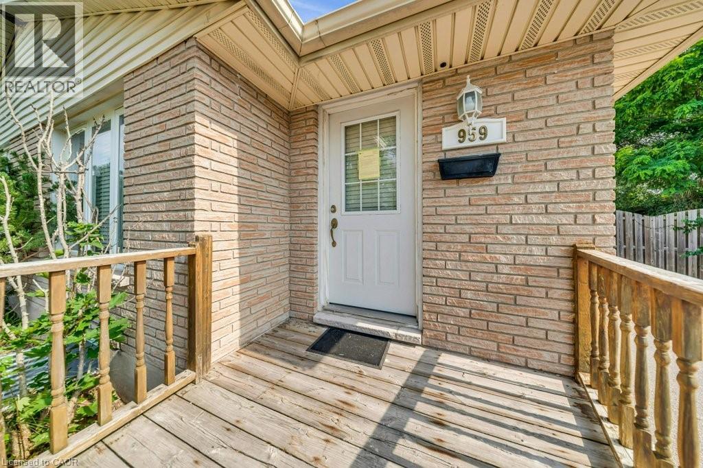 959 Langs Circle, Cambridge, Ontario  N3H 5E6 - Photo 2 - 40847001