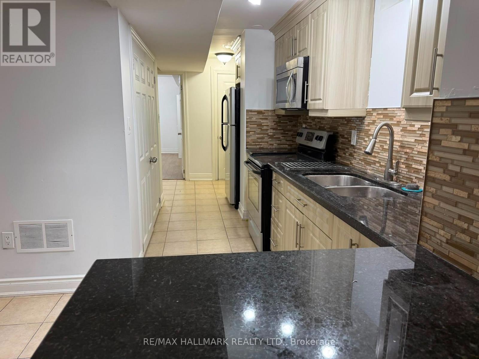 Basement - 209 Old Colony Road S, Richmond Hill, Ontario  L4E 5B9 - Photo 4 - N13559538