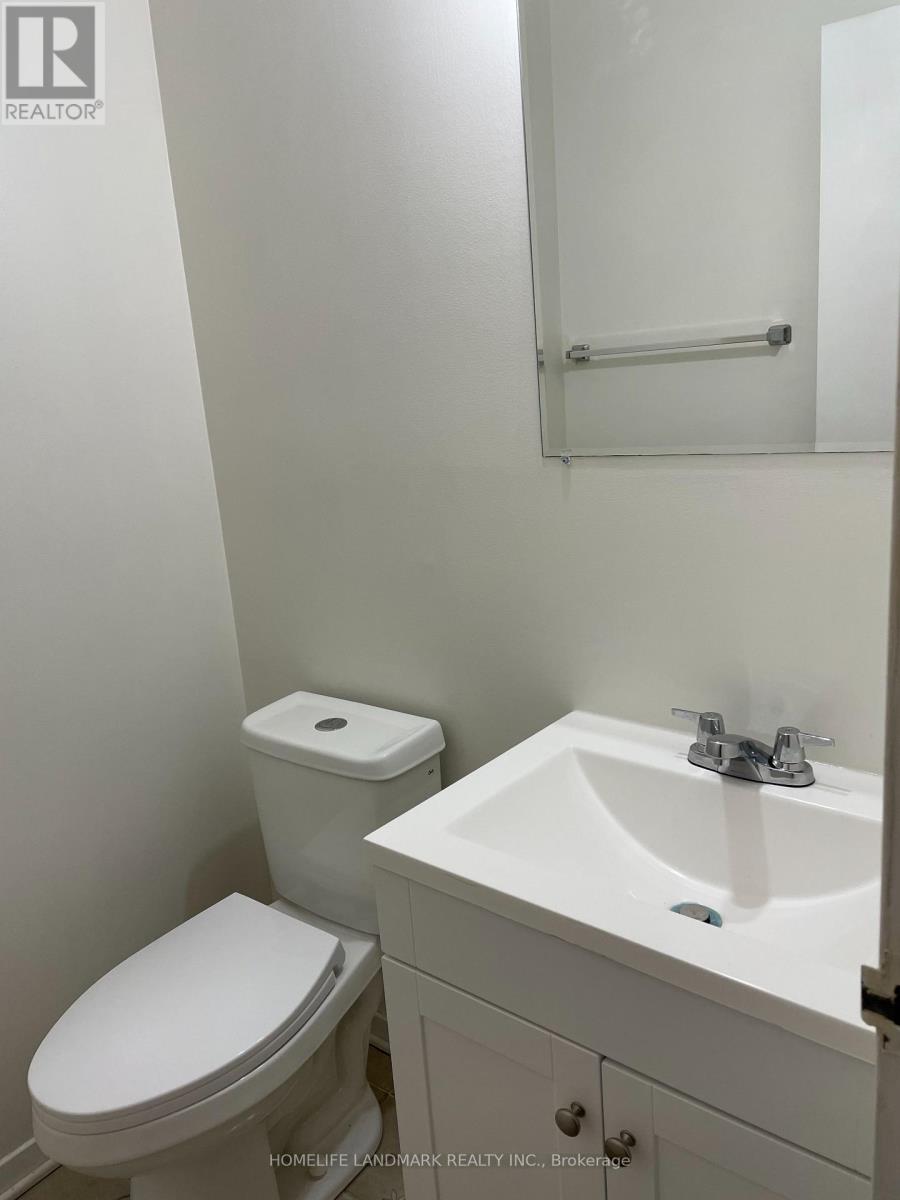 3025 The Credit Woodlands, Mississauga, Ontario  L5C 2V3 - Photo 2 - W13612752