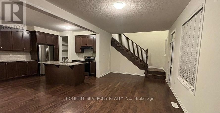 39 Boothill Drive, Brampton, Ontario  L7A 5E4 - Photo 3 - W13615854