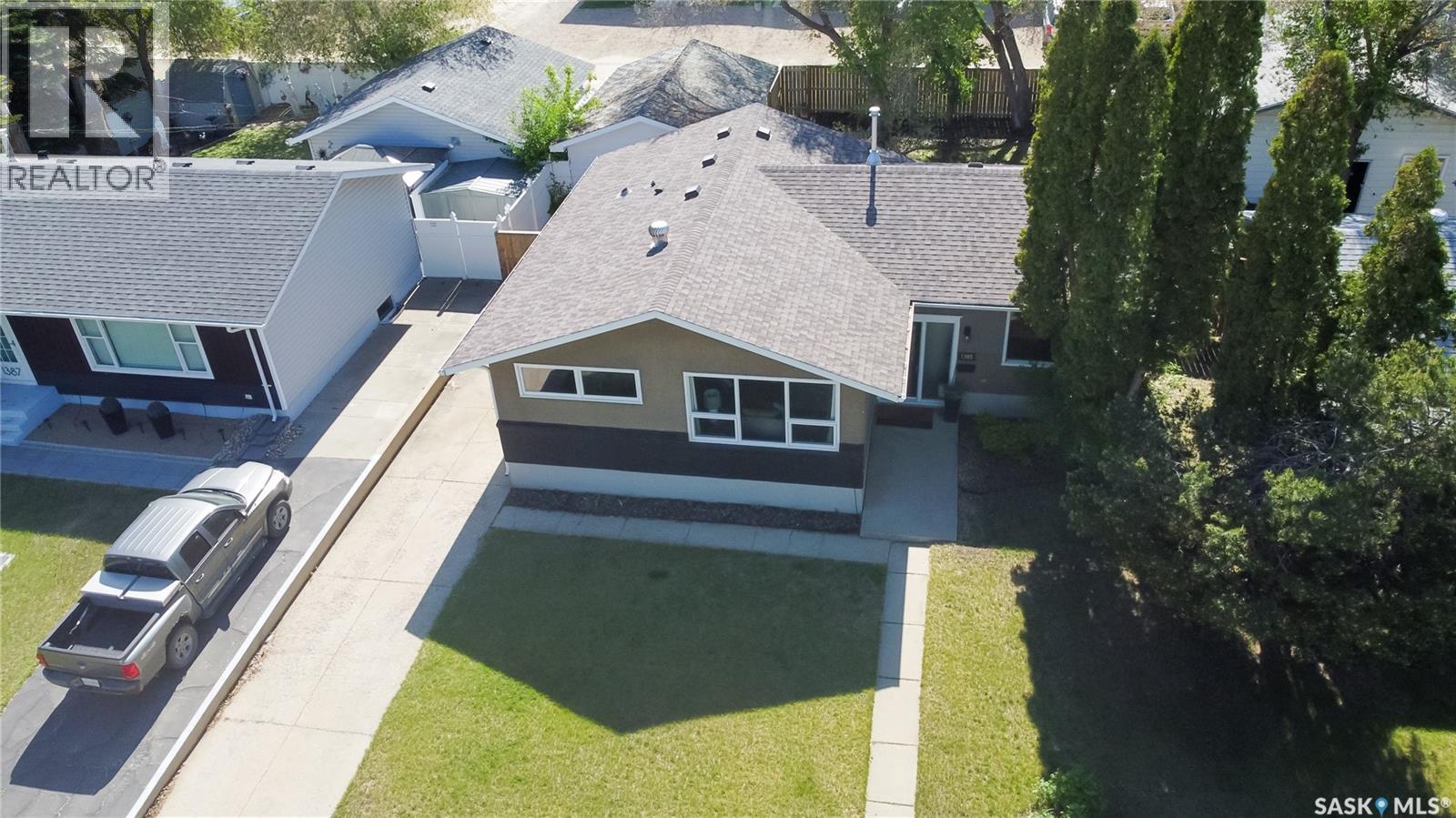 1385 Queen Crescent, Moose Jaw, Saskatchewan  S6H 3G5 - Photo 4 - SK043831