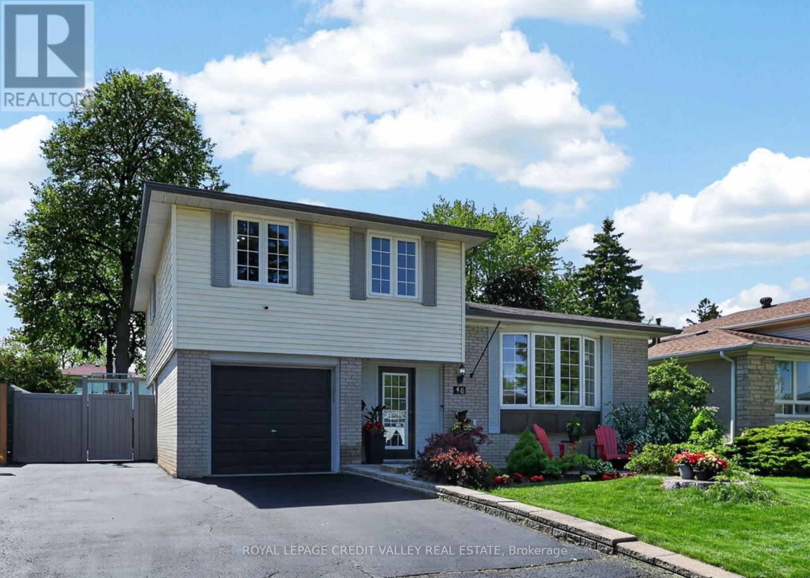 46 Duncan Bull Drive, Brampton, Ontario  L6W 1H6 - Photo 4 - W13573598
