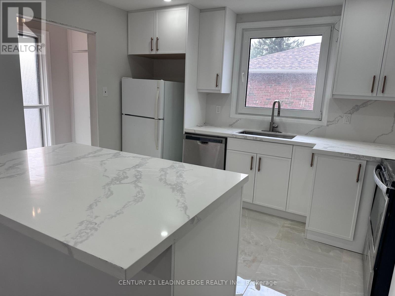 Main Fl - 11 White Abbey Park, Toronto, Ontario M1R 4R3 - Photo 7 - E13605662