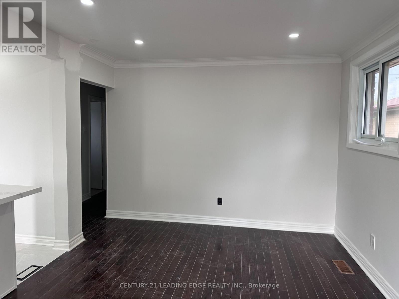 Main Fl - 11 White Abbey Park, Toronto, Ontario M1R 4R3 - Photo 2 - E13605662
