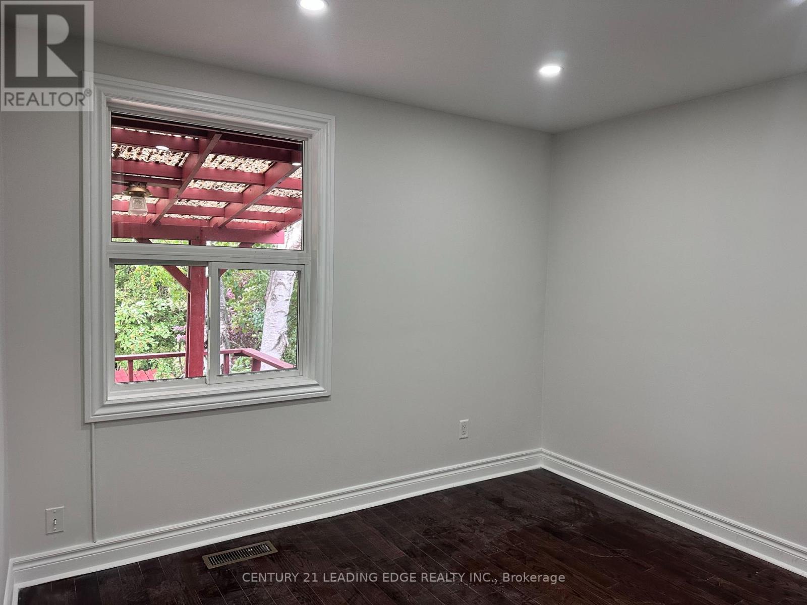 Main Fl - 11 White Abbey Park, Toronto, Ontario M1R 4R3 - Photo 6 - E13605662