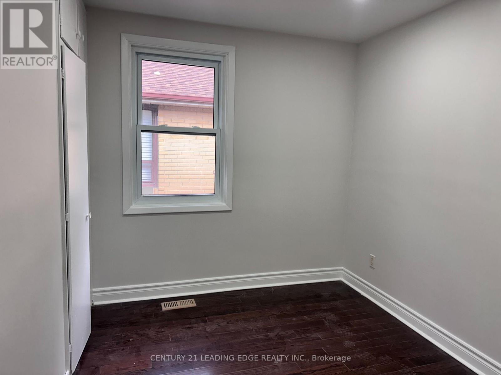 Main Fl - 11 White Abbey Park, Toronto, Ontario M1R 4R3 - Photo 4 - E13605662