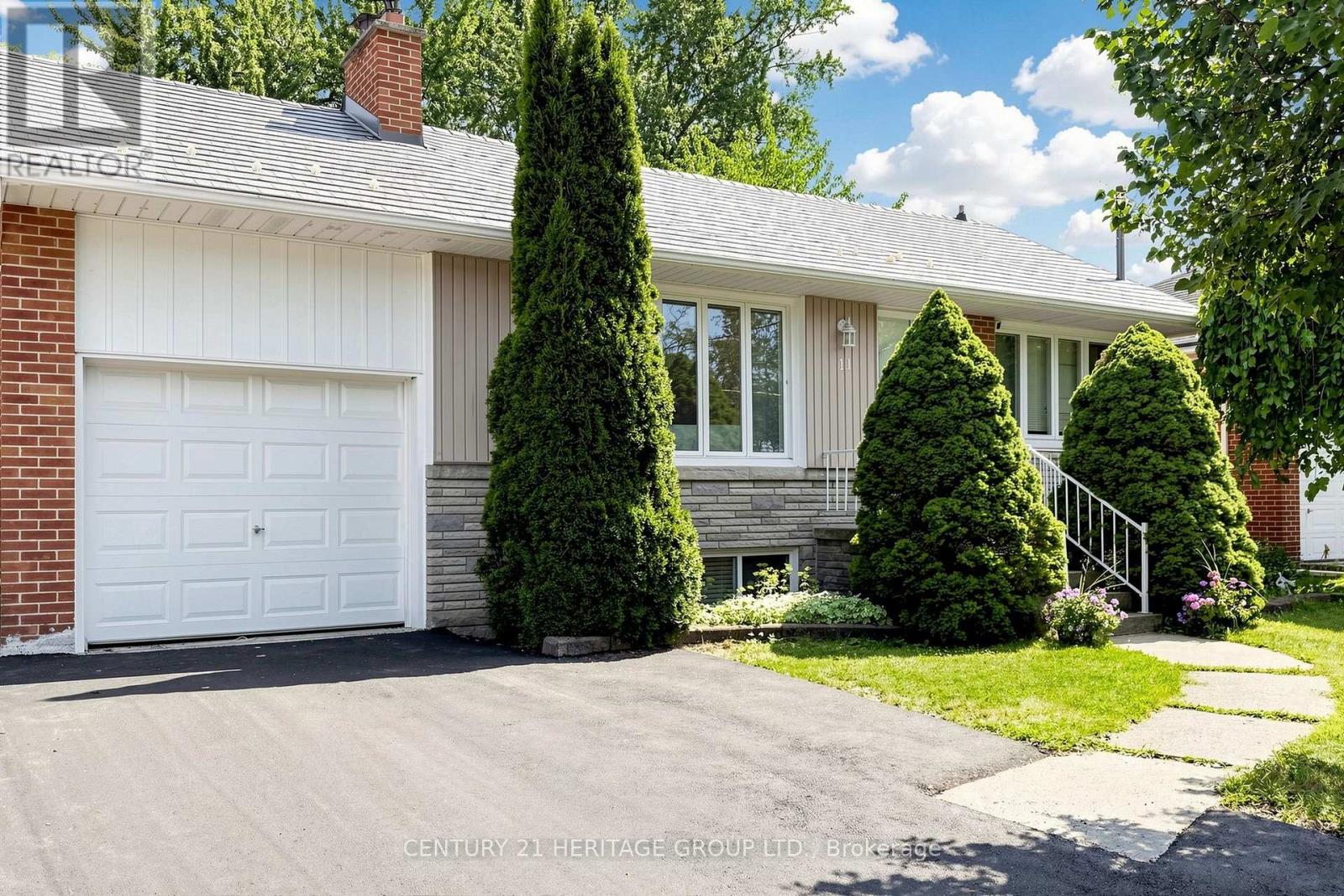 11 Elynhill Drive, Toronto, Ontario  M2R 1C5 - Photo 5 - C13615978