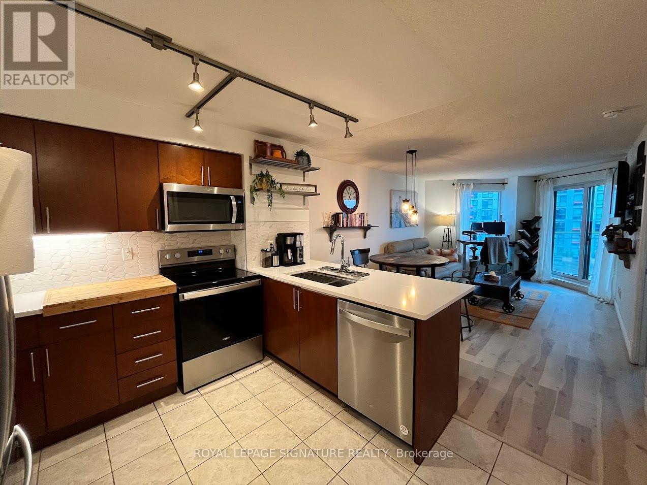 812 - 410 Queens Quay W, Toronto, Ontario  M5V 3T1 - Photo 2 - C13616018