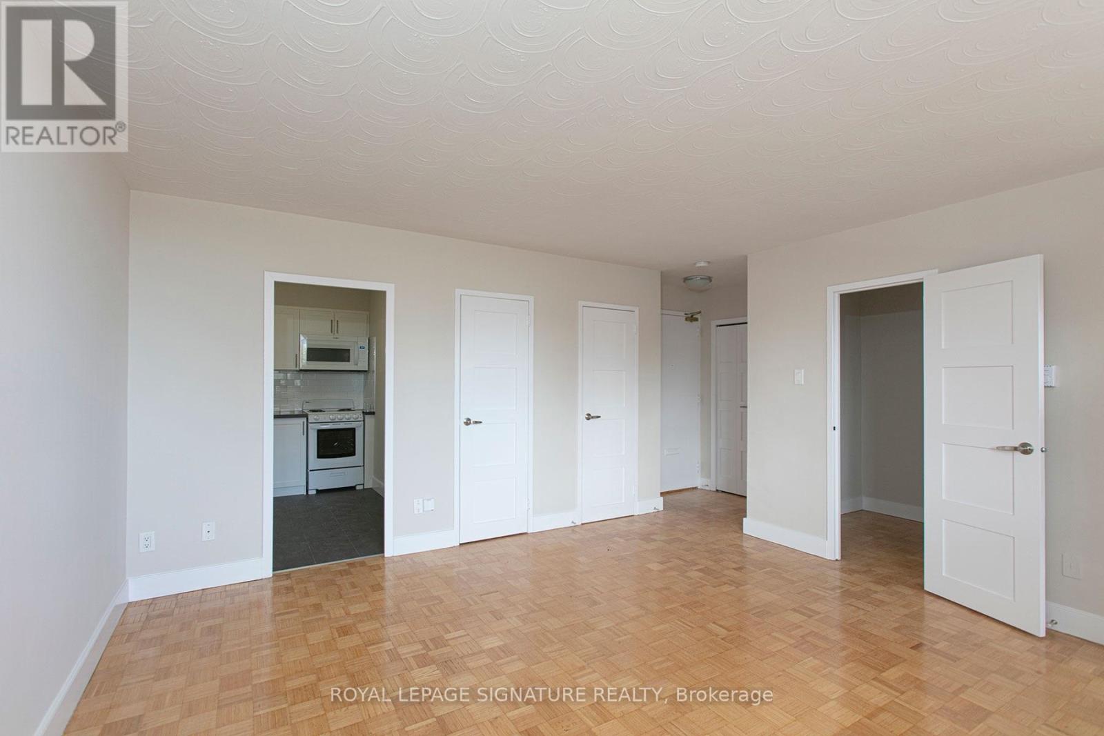 900 - 525 Eglinton Avenue E, Toronto, Ontario  M4P 1N5 - Photo 2 - C13616208