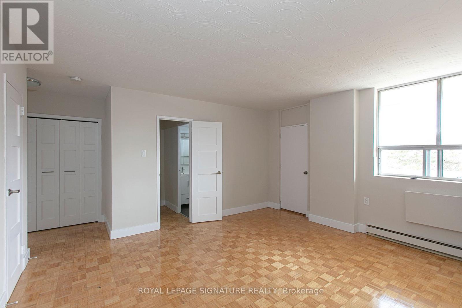 900 - 525 Eglinton Avenue E, Toronto, Ontario  M4P 1N5 - Photo 3 - C13616208