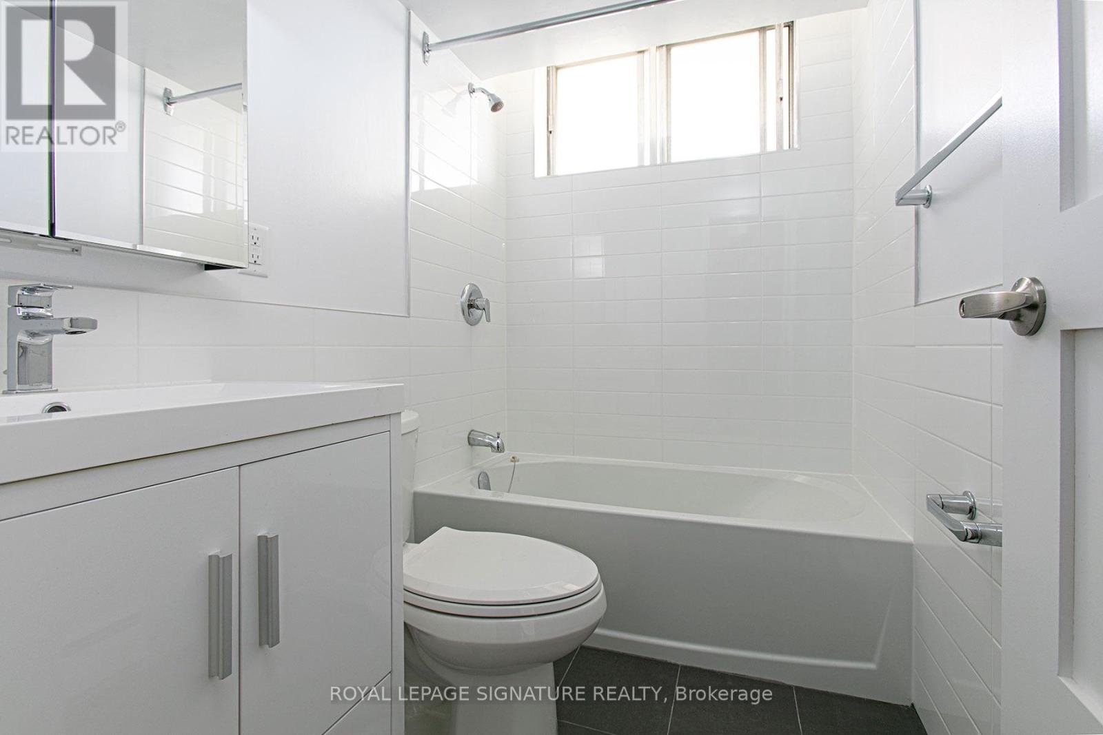 900 - 525 Eglinton Avenue E, Toronto, Ontario  M4P 1N5 - Photo 6 - C13616208