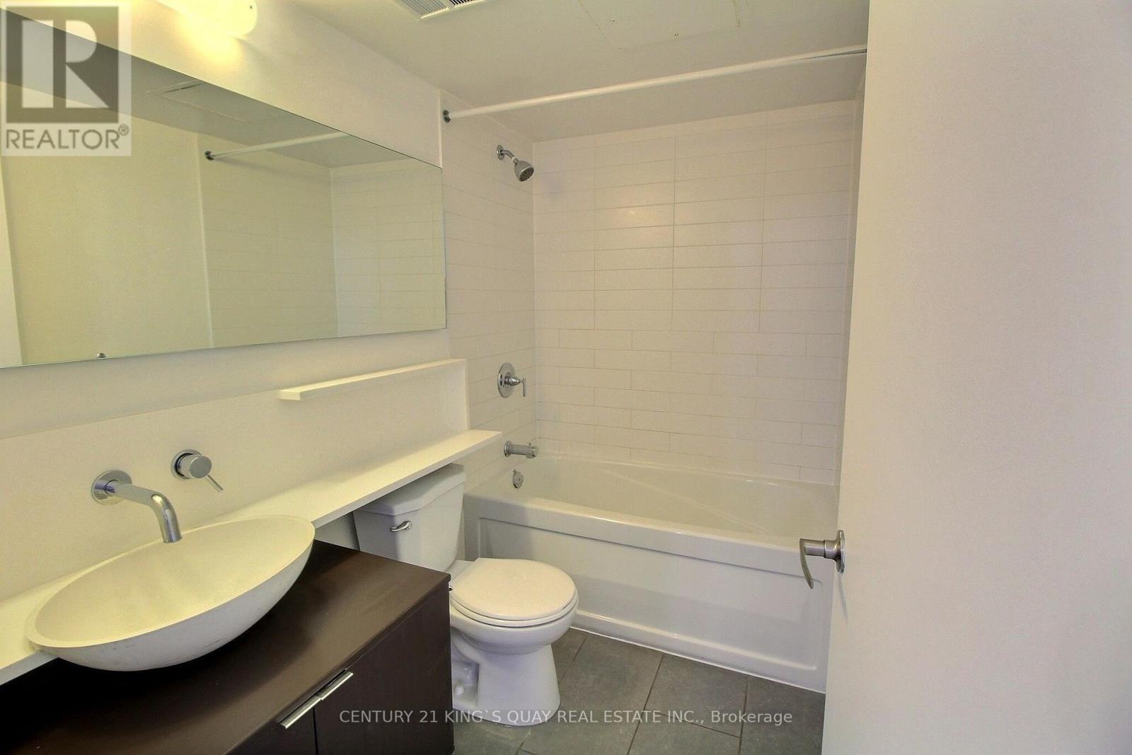 711 - 15 Fort York Boulevard, Toronto, Ontario  M5V 3Y4 - Photo 10 - C13616258