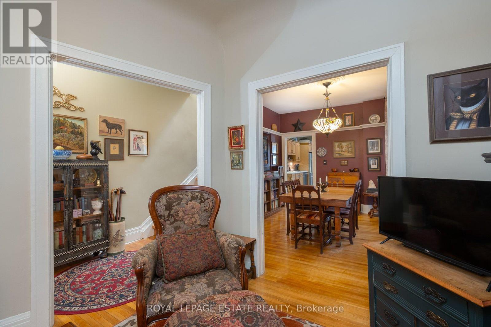 57 Herbert Avenue, Toronto, Ontario  M4L 3P8 - Photo 10 - E13615970