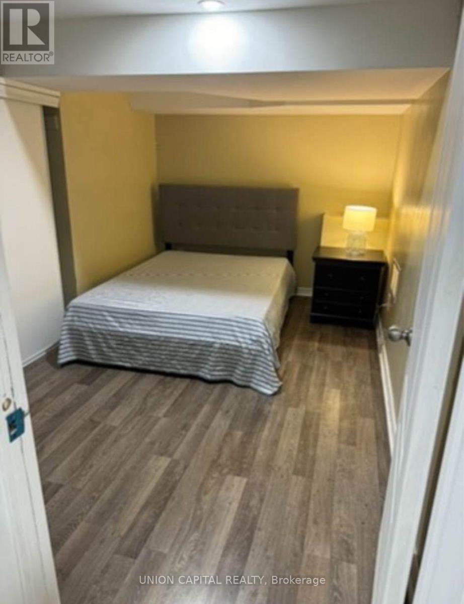 Room A - 427 Rossland Road W, Oshawa, Ontario  L1J 3G9 - Photo 2 - E13616172