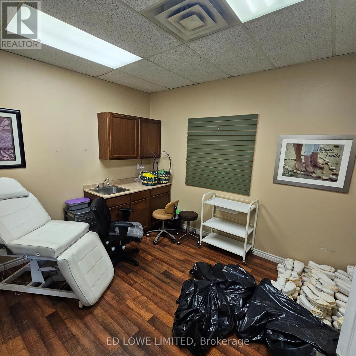 1016 - 74 Cedar Pointe Drive, Barrie, Ontario  L4N 5R7 - Photo 4 - S13616248