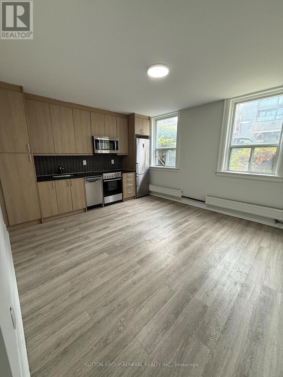 2 - 915 St Clair Avenue W, Toronto, Ontario  M6C 1C7 - Photo 8 - C12889836