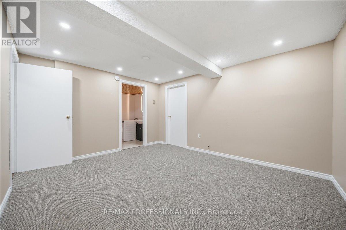 1708 Woodeden Drive, Mississauga, Ontario  L5H 3S5 - Photo 13 - W13615924