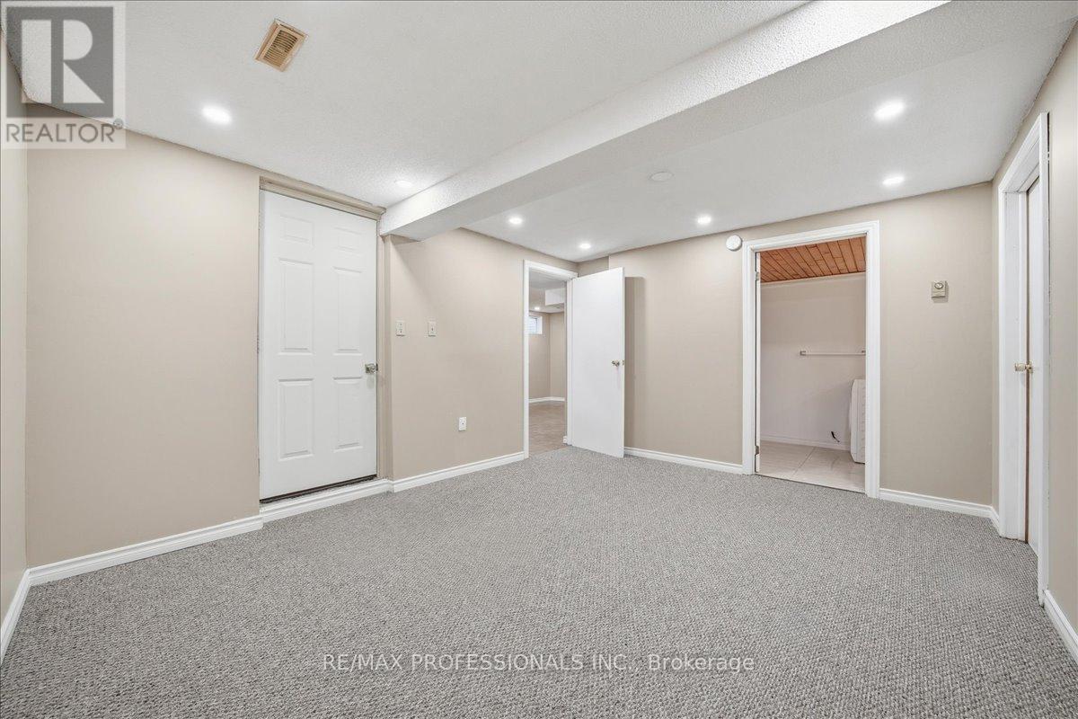 1708 Woodeden Drive, Mississauga, Ontario  L5H 3S5 - Photo 15 - W13615924