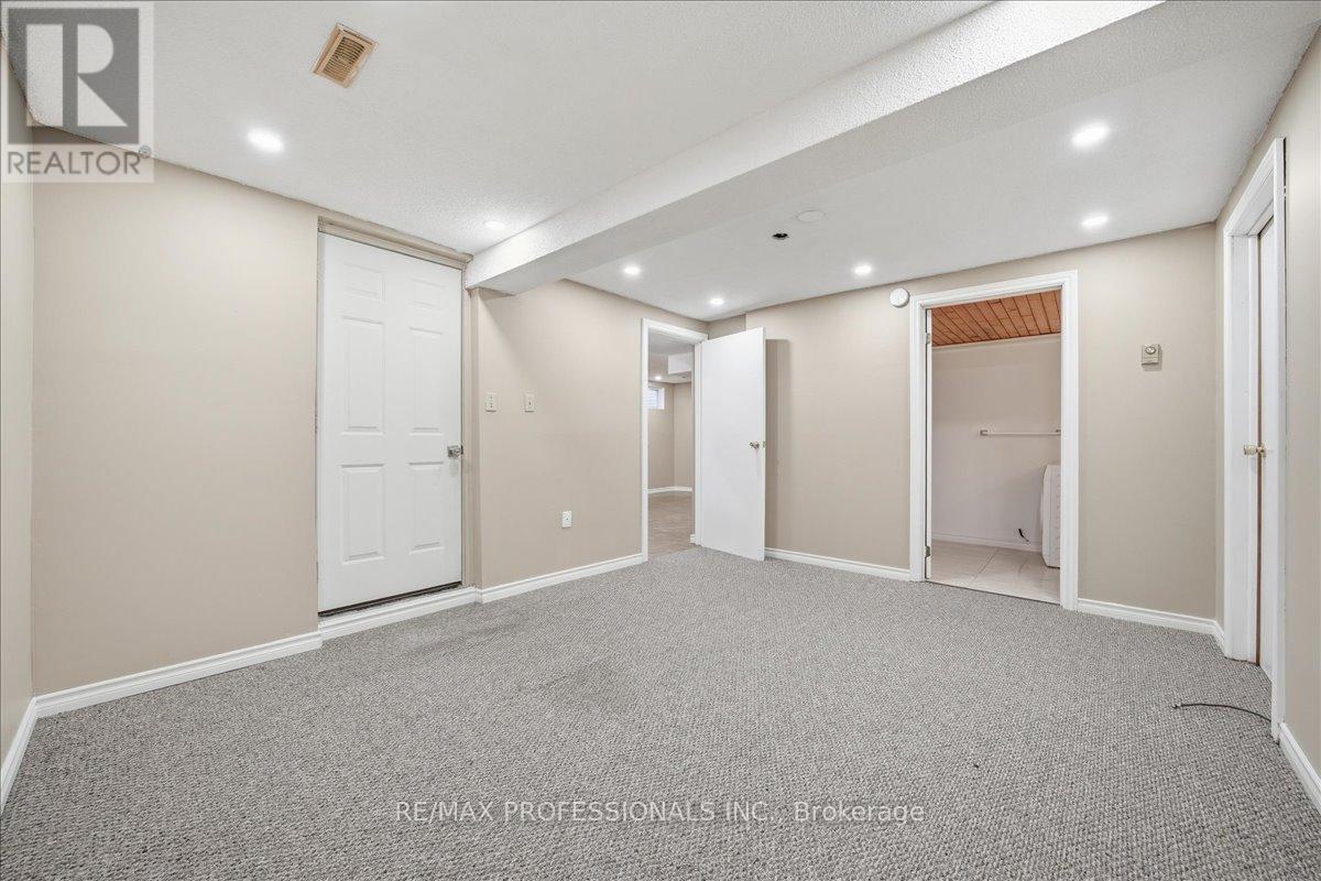 1708 Woodeden Drive, Mississauga, Ontario  L5H 3S5 - Photo 16 - W13615924