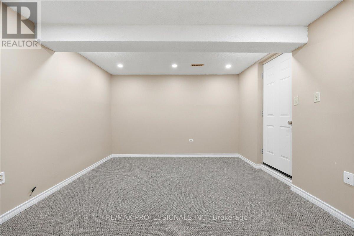 1708 Woodeden Drive, Mississauga, Ontario  L5H 3S5 - Photo 17 - W13615924