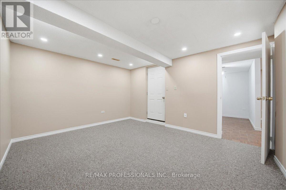 1708 Woodeden Drive, Mississauga, Ontario  L5H 3S5 - Photo 19 - W13615924
