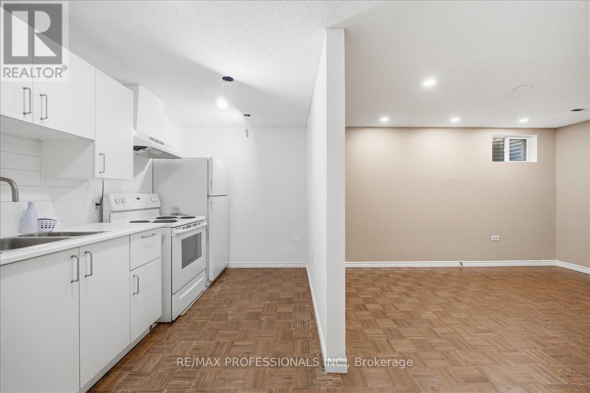 1708 Woodeden Drive, Mississauga, Ontario  L5H 3S5 - Photo 21 - W13615924