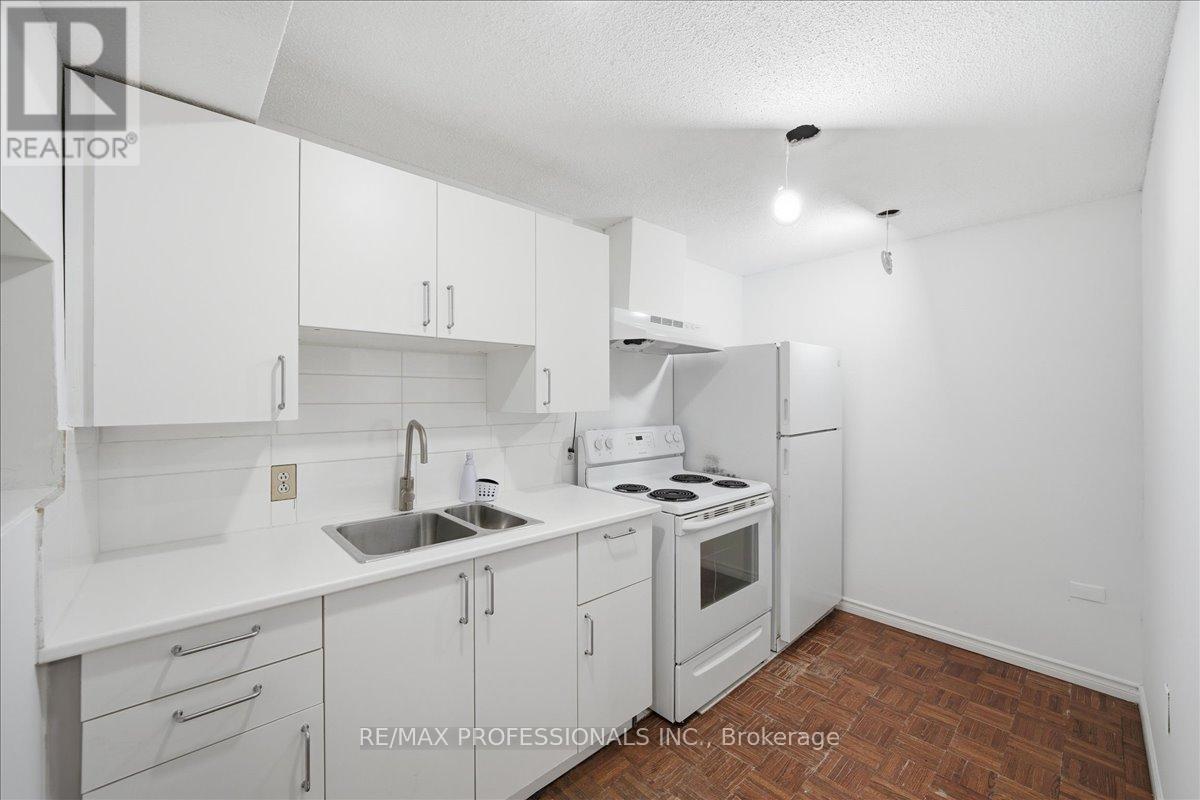 1708 Woodeden Drive, Mississauga, Ontario  L5H 3S5 - Photo 22 - W13615924