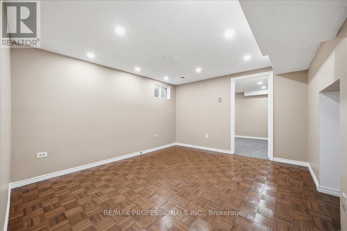 1708 Woodeden Drive, Mississauga, Ontario  L5H 3S5 - Photo 23 - W13615924
