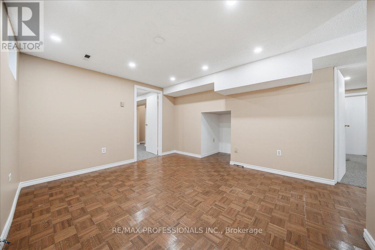 1708 Woodeden Drive, Mississauga, Ontario  L5H 3S5 - Photo 24 - W13615924